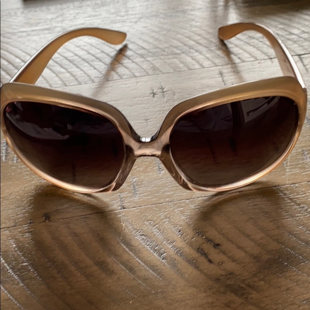 Oversized like new  champagne polarized sunglasses